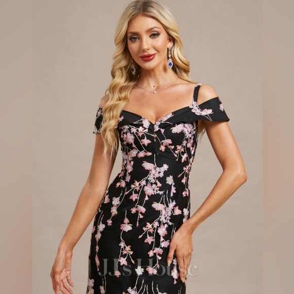 Floral Cold-Shoulder Mermaid Gown - Picture 4 of 6